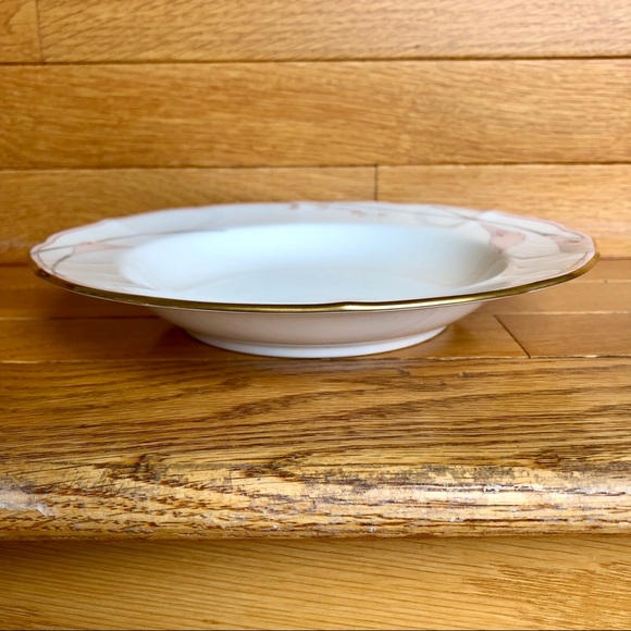 New MIKASA Bellamy Large Rim Soup Bowl Bone China - Picture 9 of 16